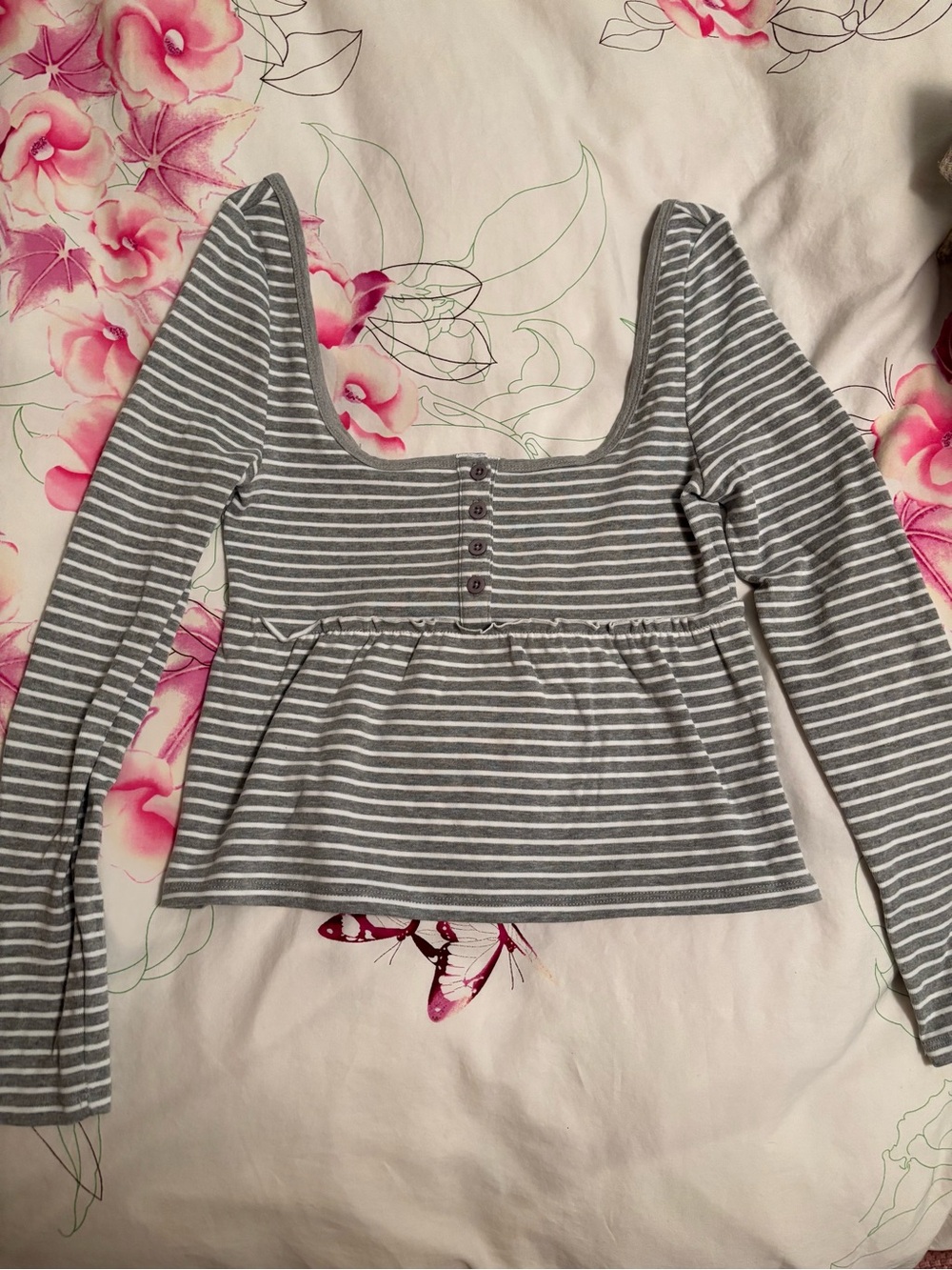 Women’s Gray & White Striped Long-Sleeve Scoop Neck Babydoll Top